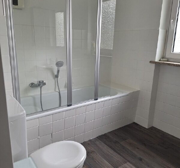 Bad mit Wanne